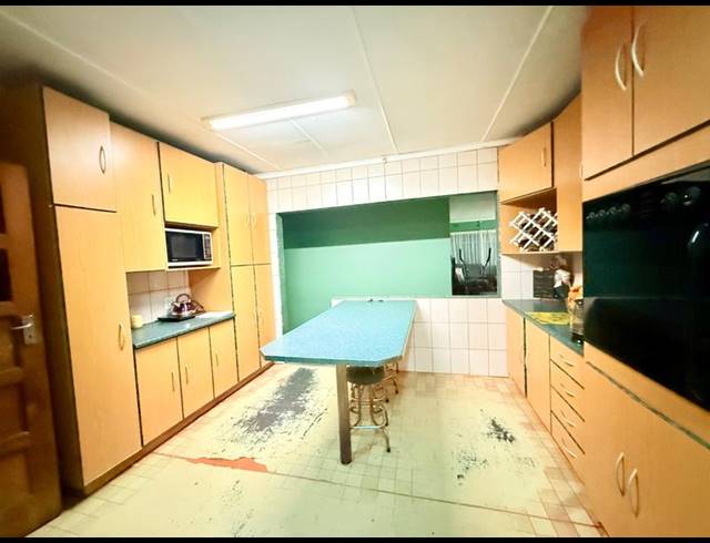 4 BEDROOM HOUSE FOR SALE IN VANDERBIJLPARK CE 2
